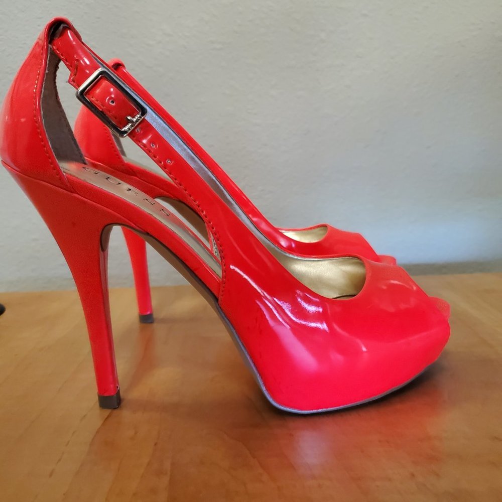 Red Guess Heels - Picture 4 of 8